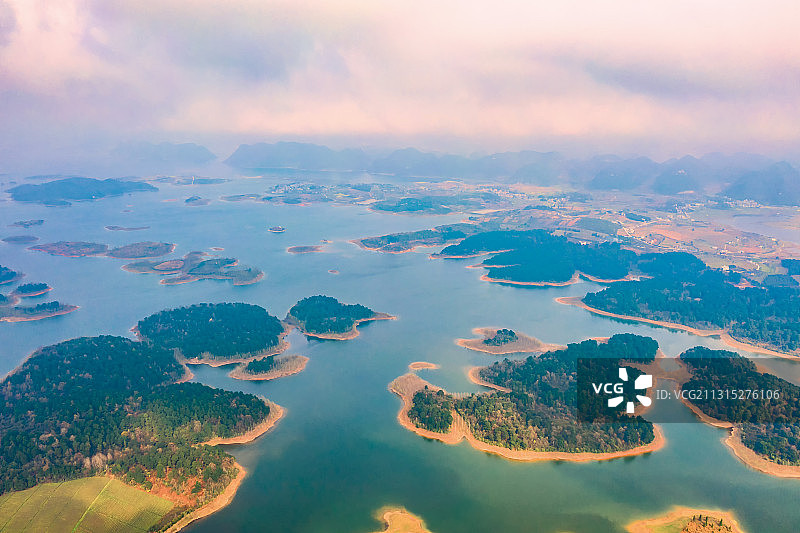 航拍贵州安顺红枫湖图片素材