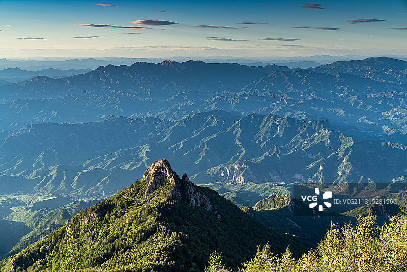 燕山山脉主峰 - 雾灵山远眺图片素材