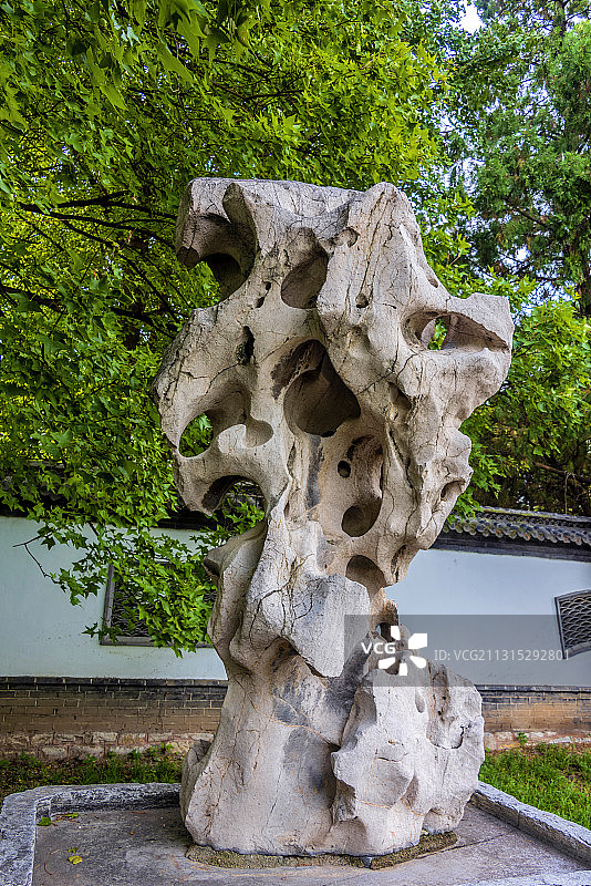 中国山东省潍坊市青州古城偶园假山宁石图片素材