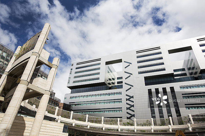 英国伦敦利物浦街车站旁的布罗德盖特环岛正成为美食热点，拥有丘记茶苑和植物学家餐厅。图片素材