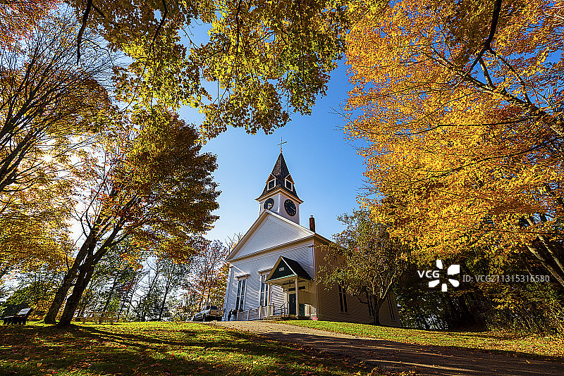 美国佛蒙特秋天的教堂图片素材