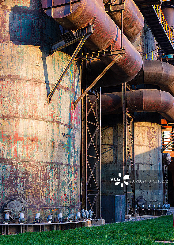 首钢工业园生产设备局部图片素材