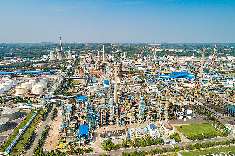 中国河南洛阳孟津吉利石油化工，炼油厂，石油工业工厂航拍全景图图片素材