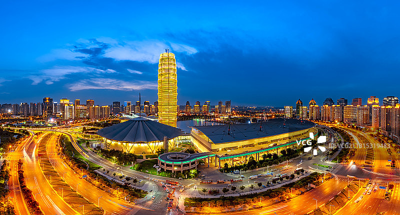 中国河南郑州地标建筑郑东新区CBD会展中心千玺广场玉米塔全景图片素材