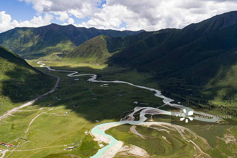 四川甘孜藏族自治州德格县川藏线玉隆拉错蜿蜒河流航拍（新路海）图片素材