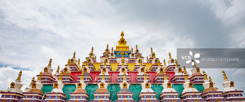 西藏青海四川地区藏传佛教白塔雕塑建筑图片素材