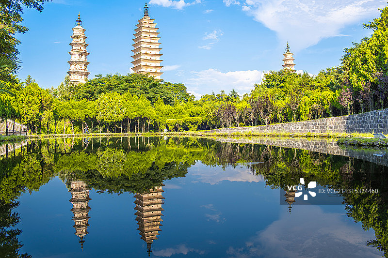 云南省大理市5A级旅游景区崇圣寺三塔仰拍风景图片素材