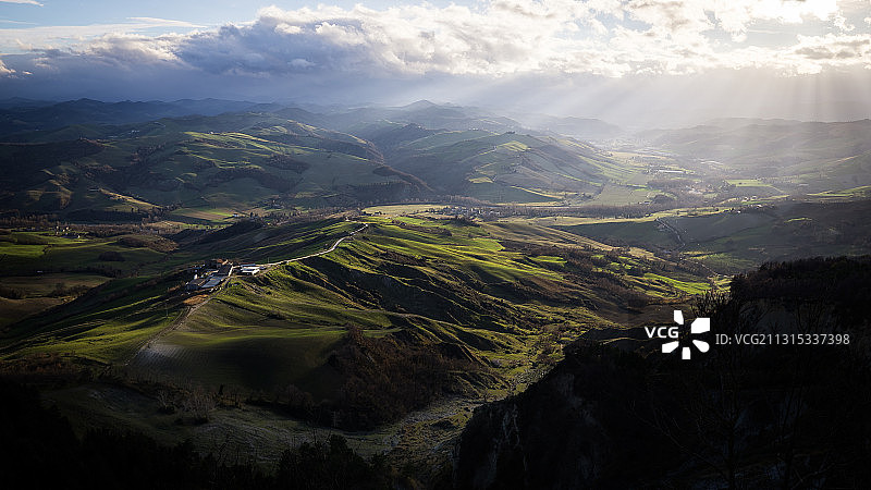 意大利马尔凯Sassocorvaro景观航拍图片素材