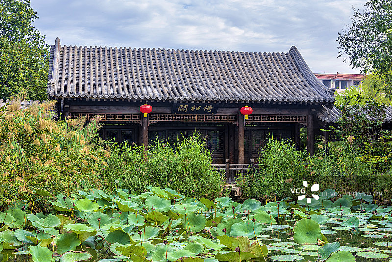中国山东省潍坊市青州古城偶园倚松阁图片素材