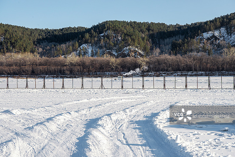 冬天漠河的边境线图片素材
