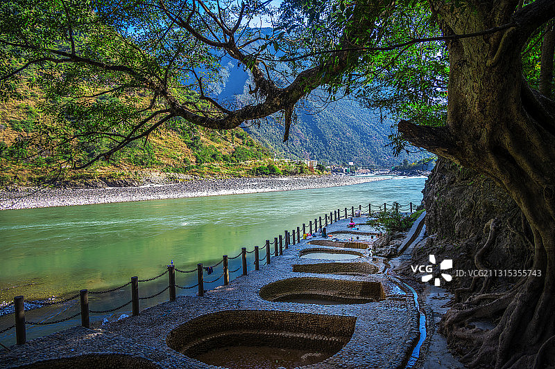 怒江登埂澡塘图片素材