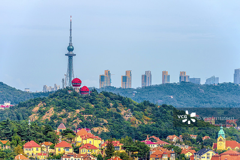 中国山东省青岛市信号山与电视塔图片素材