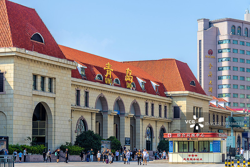 中国山东省青岛市青岛火车站站前广场图片素材