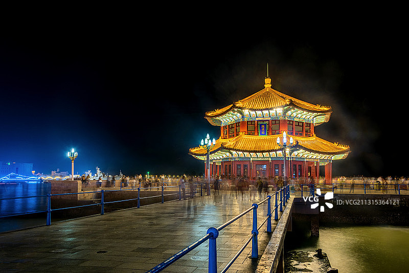 中国山东省青岛市栈桥夜景图片素材