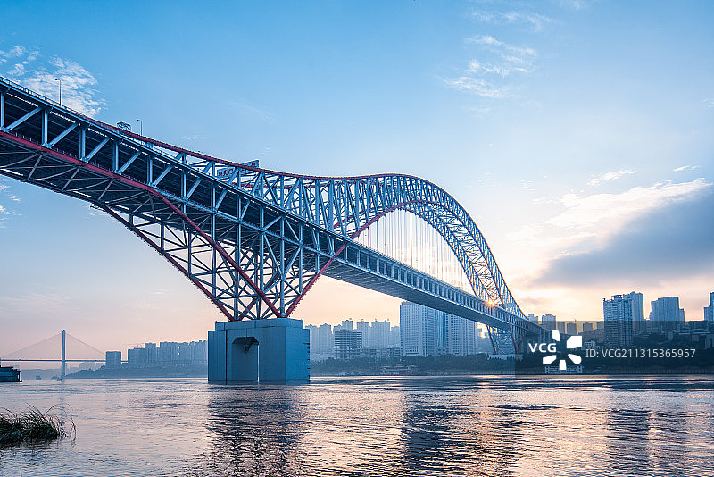 重庆市朝天门大桥日出图片素材