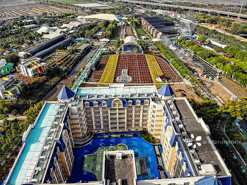 城堡与花海图片素材