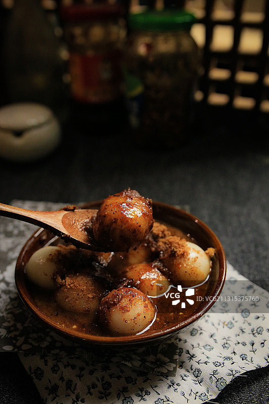 自制都江堰名小吃--张醪糟怪味红糖粑粑图片素材