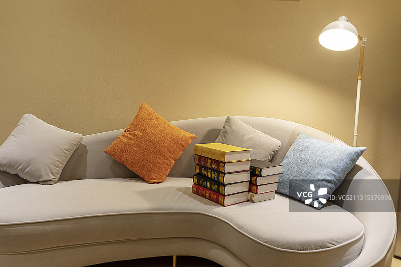 客厅、卧室、沙发、书、读书、考试、电灯图片素材