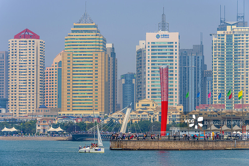 中国山东省青岛市奥帆中心奥运火炬图片素材