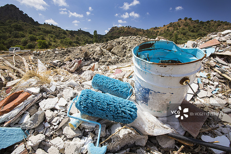 莱斯博斯岛非法垃圾场的垃圾图片素材