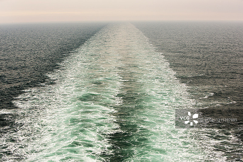 从纽卡斯尔到阿姆斯特丹的北海渡轮的尾迹图片素材