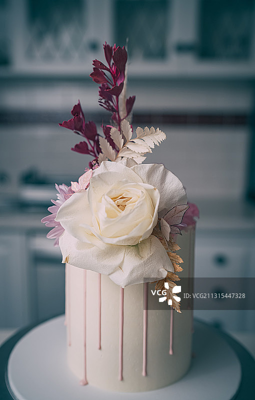 鲜花蛋糕，鲜奶油蛋糕图片素材
