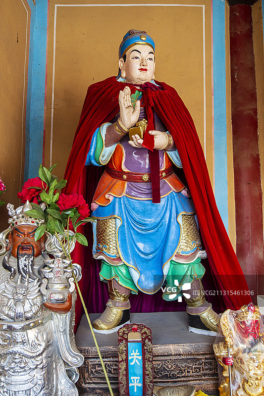 北京市门头沟区金顶妙峰山回香阁（财神庙）财神殿关平雕像图片素材