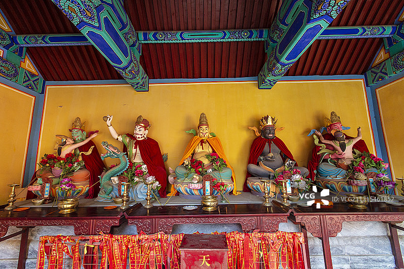 北京市门头沟区金顶妙峰山回香阁（财神庙）财神殿五路财神雕像图片素材