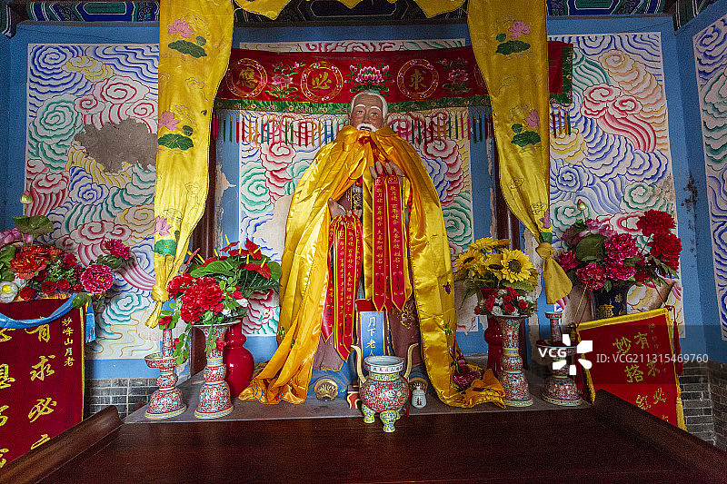 北京市门头沟区妙峰山惠济祠月老殿月下老人雕像图片素材