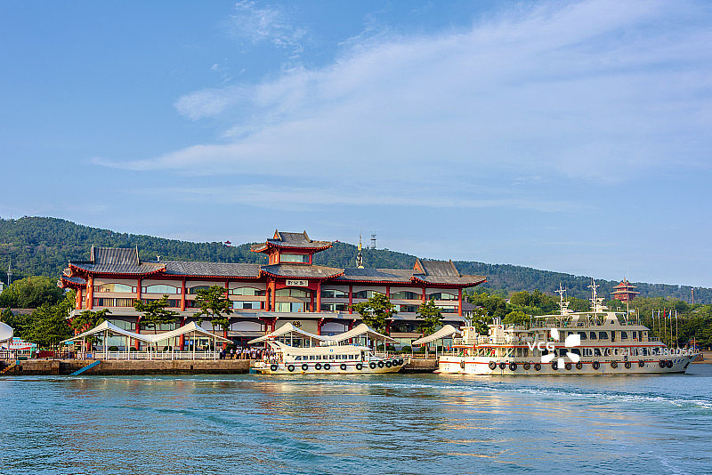 中国山东省威海市刘公岛旅游码头图片素材