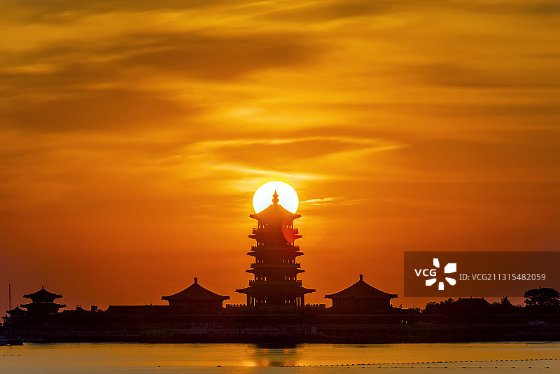 中国山东烟台蓬莱海上日出风光图片素材