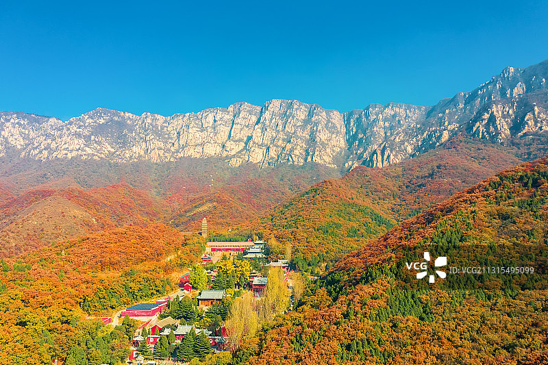 航拍登封嵩山法王寺秋色图片素材