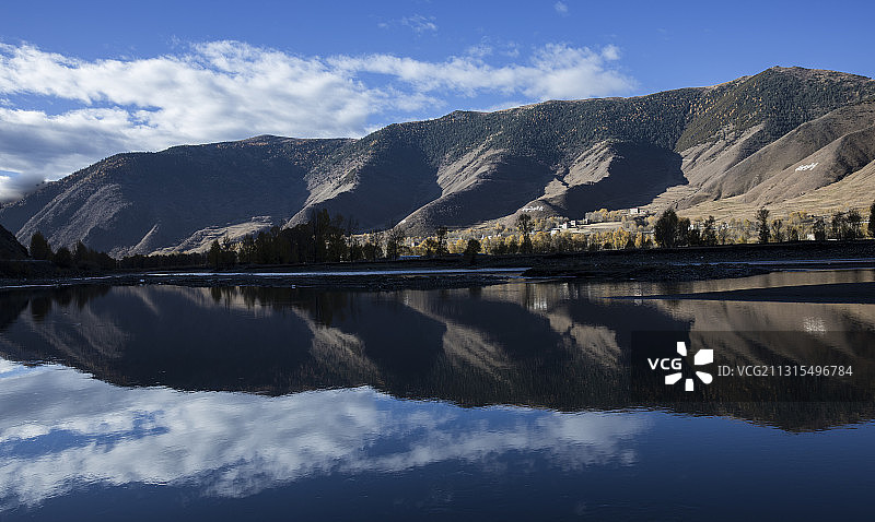 1E8A2870碧水蓝天--拍于新都桥图片素材