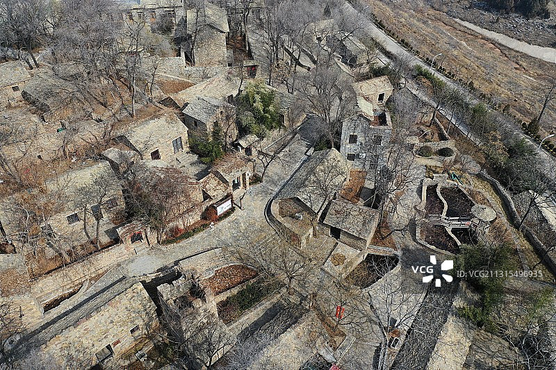 中国传统村落山东枣庄山亭区兴隆庄石板房村图片素材