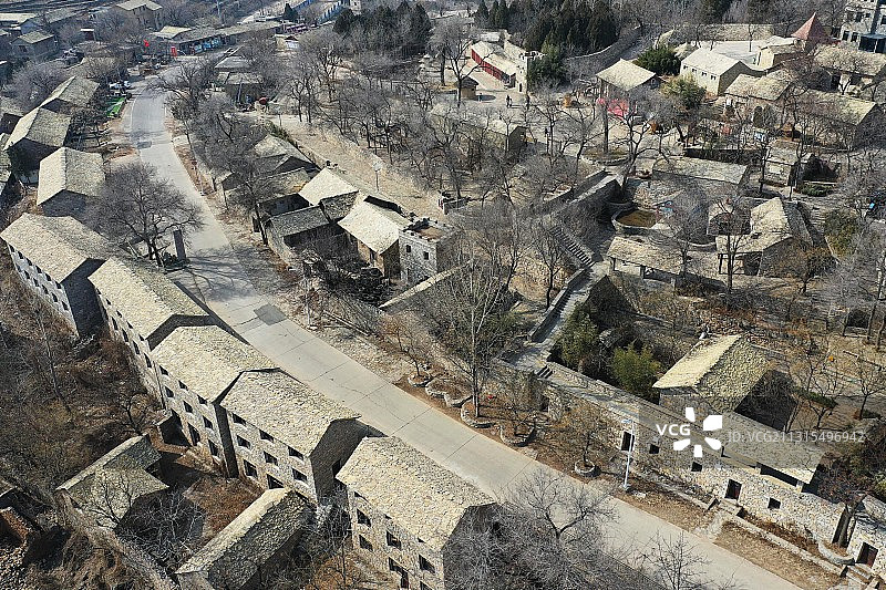 中国传统村落山东枣庄山亭区兴隆庄石板房村图片素材