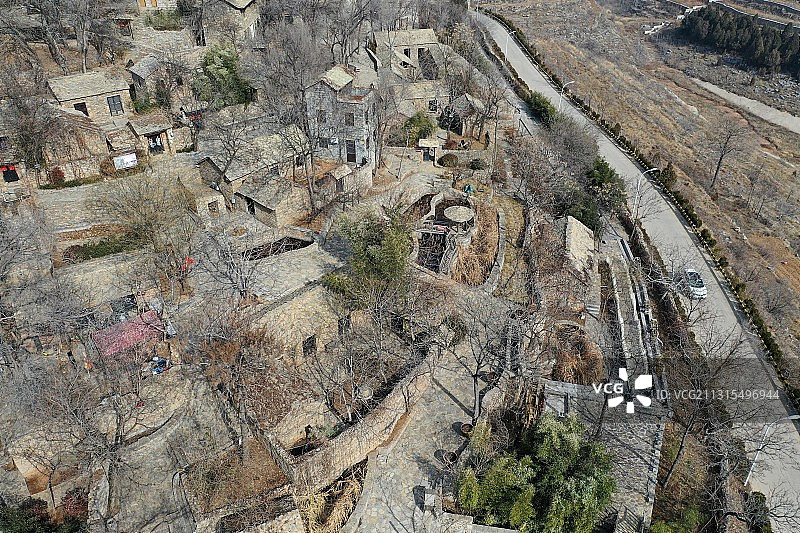 中国传统村落山东枣庄山亭区兴隆庄石板房村图片素材