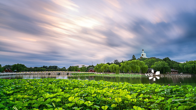 北海公园荷花湖冰场图片素材