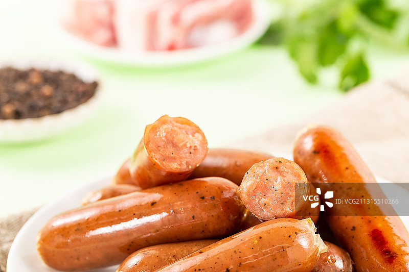 满满一盘藤椒烤肠图片素材