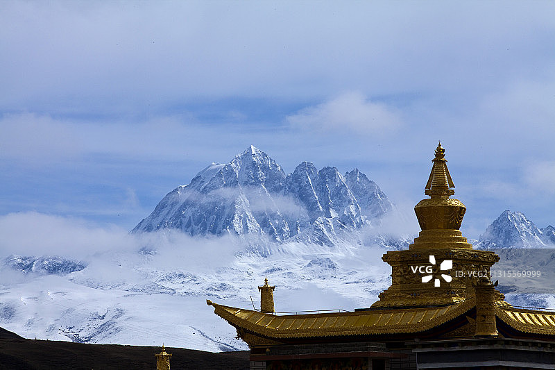 雅拉神山图片素材