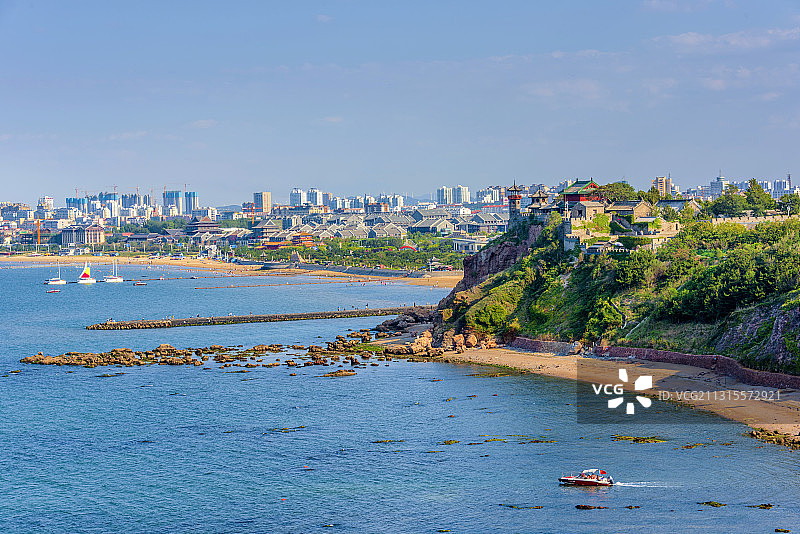 中国山东烟台蓬莱阁古建筑群图片素材