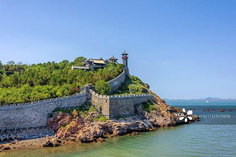 中国山东烟台蓬莱阁古建筑群图片素材