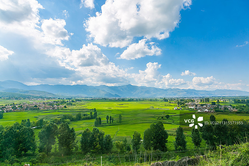 云南大理至丽江沿线美丽田园风光图片素材