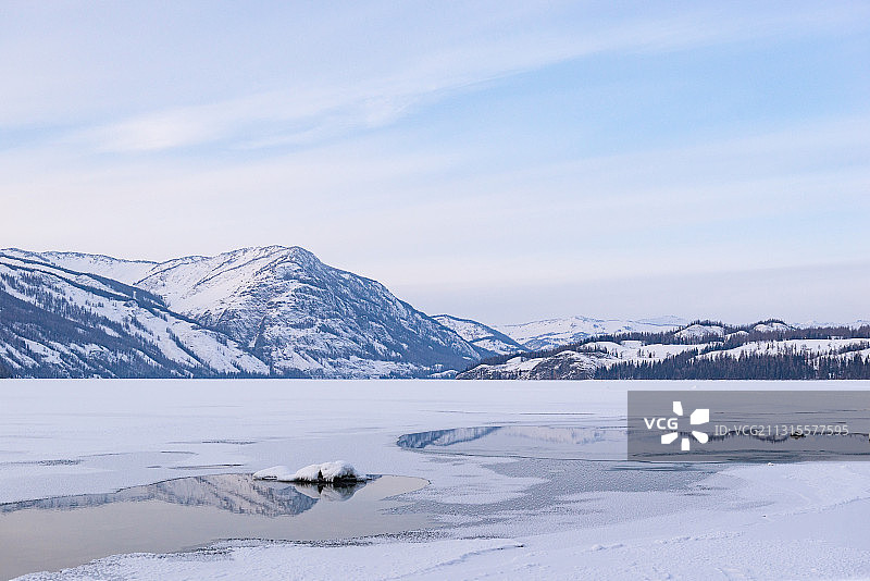 冬天的新疆喀纳斯 观鱼台 喀纳斯湖 喀纳斯河 小狐狸 雾凇图片素材