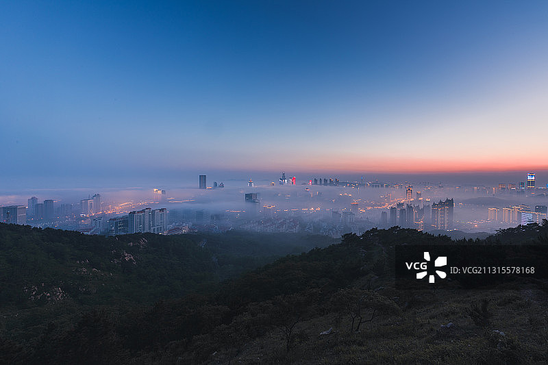 青岛市浮山平流雾图片素材