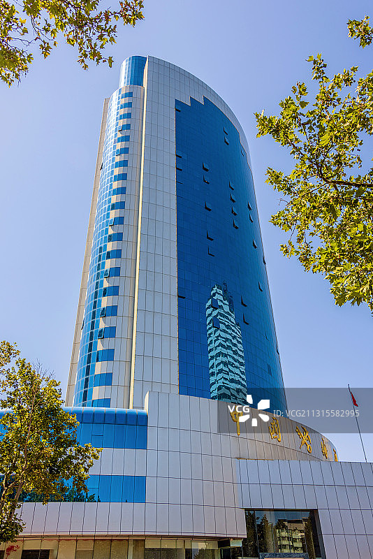 中国山东省烟台市标志性建筑海关大楼图片素材