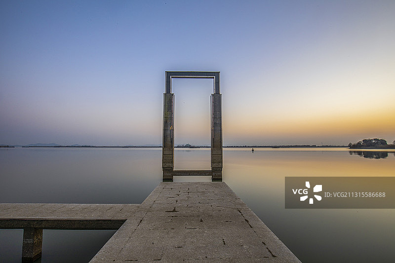 江苏南京金陵高淳固城湖大桥湖滨公园风光图片素材