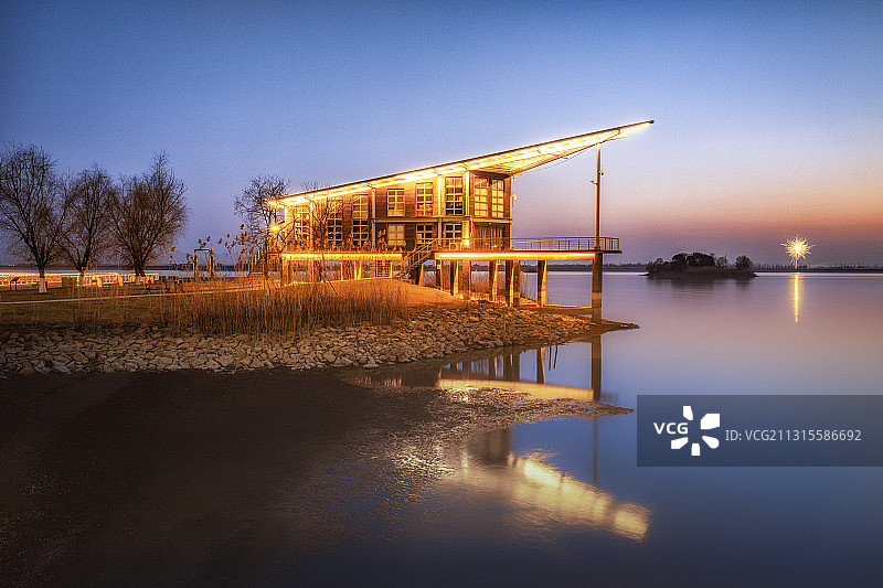 江苏南京金陵高淳固城湖大桥湖滨公园风光图片素材