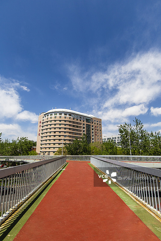 蓝天白云下的北京西三环过街天桥图片素材