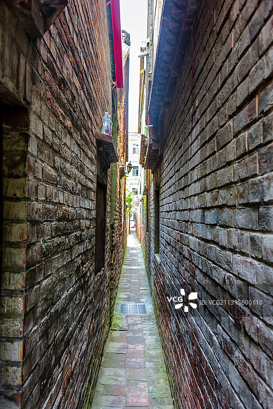 中国台湾彰化鹿港小镇摸乳巷图片素材