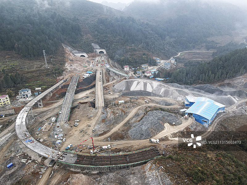 贵州遵义新石高速加紧施工图片素材